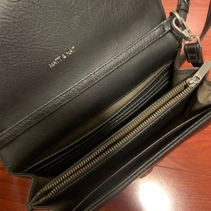 MATT AND NAT MEDIUM WALLET+ BAG ON CROSSBODY